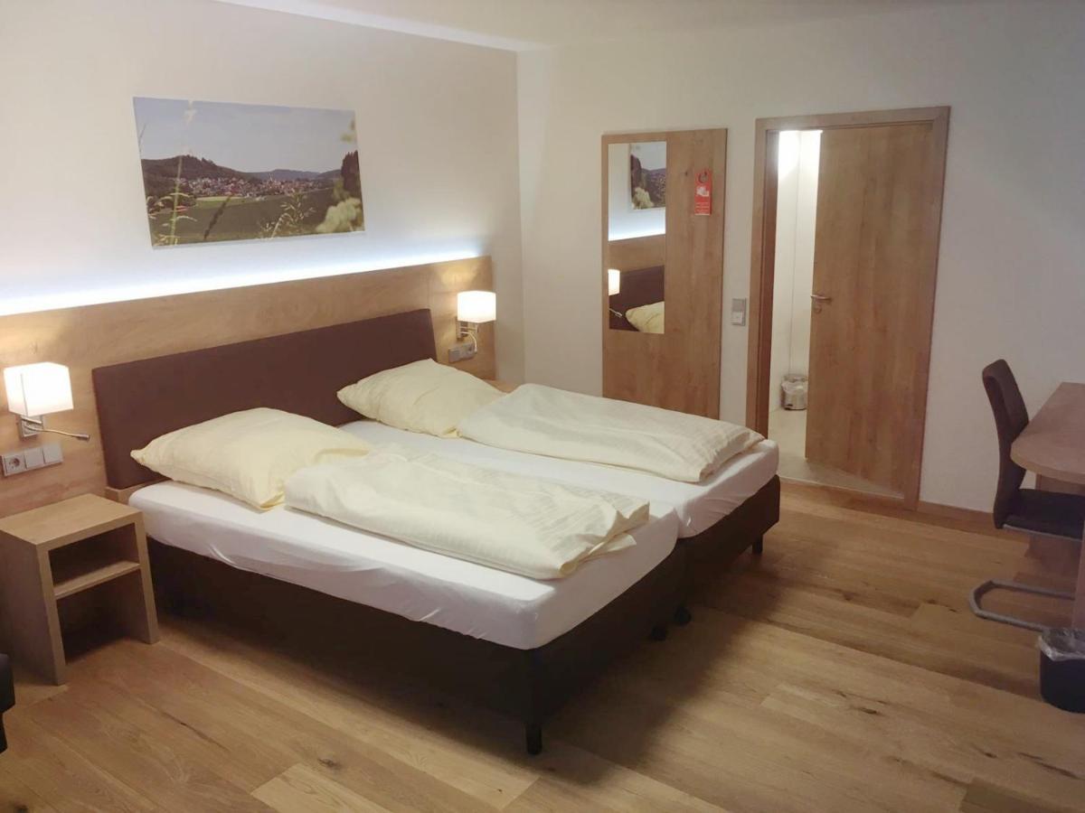 Hotel Gasthof Zum Loewen Velburg Habitación foto