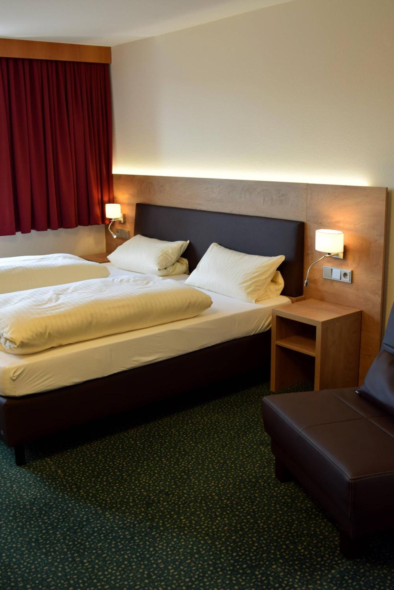 Hotel Gasthof Zum Loewen Velburg Habitación foto